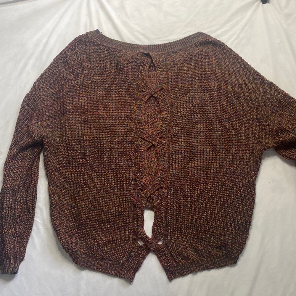 Oversize crop sweater with key hole back